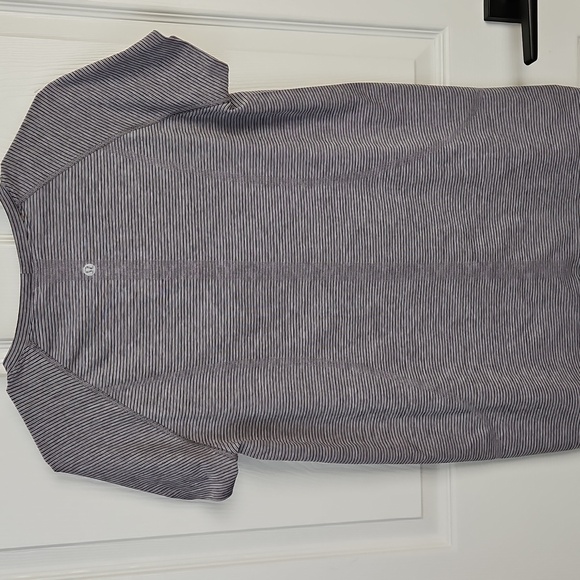 Lululemon Women's Swiftly Tech Short Sleeve Shirt Gray Black Stripe Size 14 - Picture 4 of 7